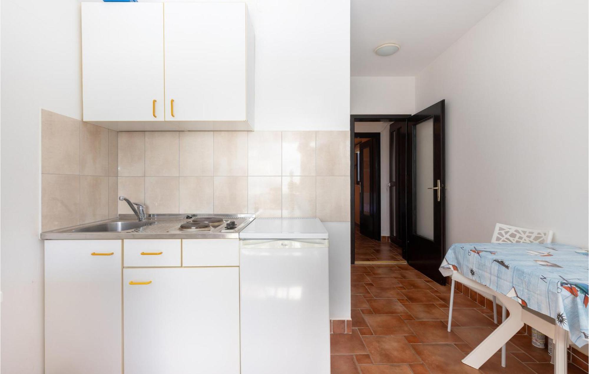 Nice Apartment In Jadranovo With Kitchen Екстериор снимка