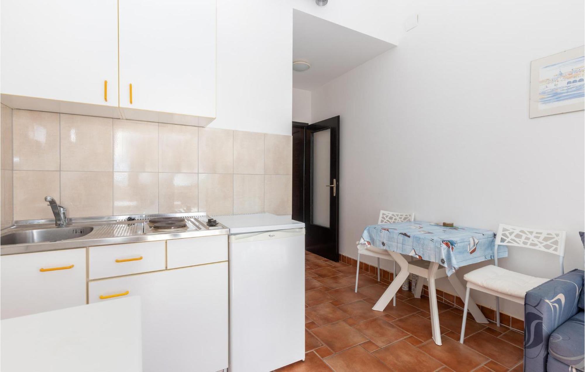 Nice Apartment In Jadranovo With Kitchen Екстериор снимка